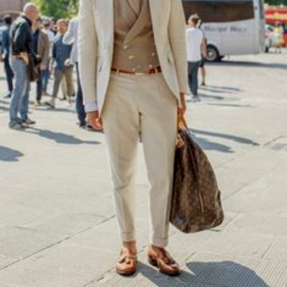 H&M suit paints